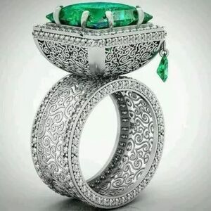 Big Large Green Stone Women’s Luxury Ring Size 7